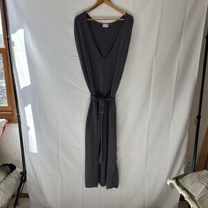 Elegant Gray V-Neck Maxi Dress with Belt